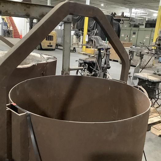 Used Industrial Equipment C.O. LIP POUR LADLE