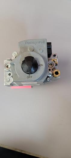 Used HONEYWELL GAS FURNACE VALVE  VR8204C3015(101)