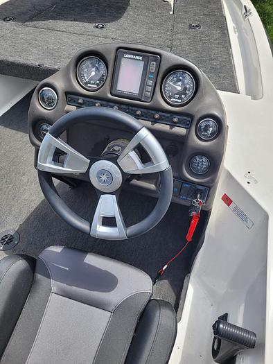 Used 1999 Stratos 283 Vindicator