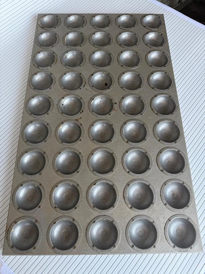 Used 18 x 30 Round Mince Pie Tray.
