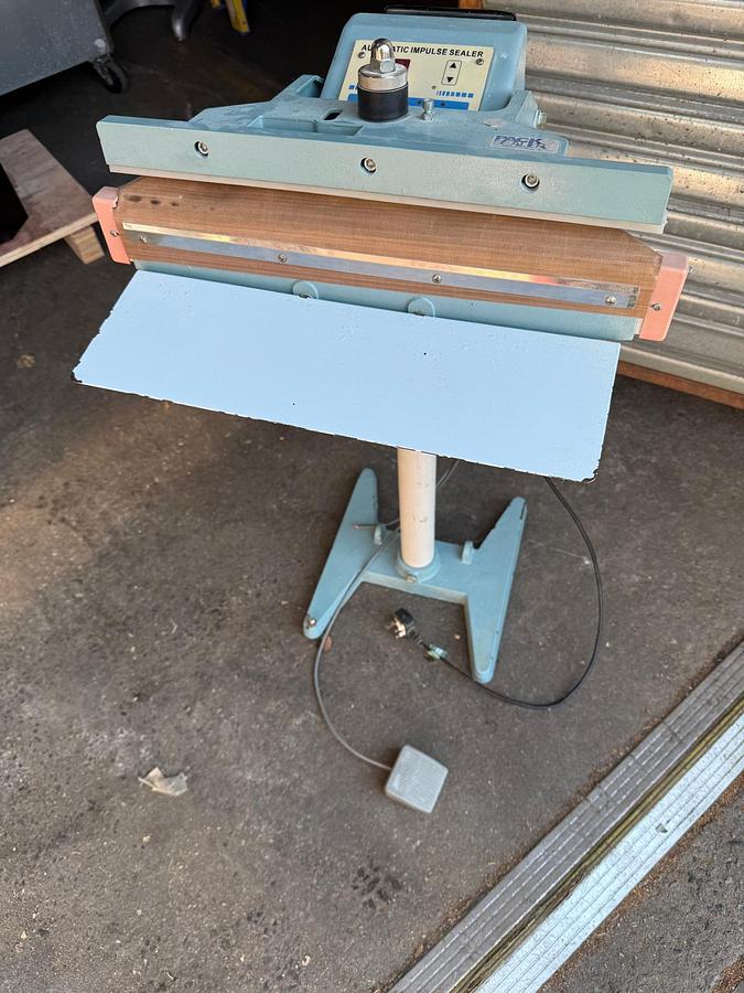 Used 2015  Automatic Impulse Foot Control Sealer