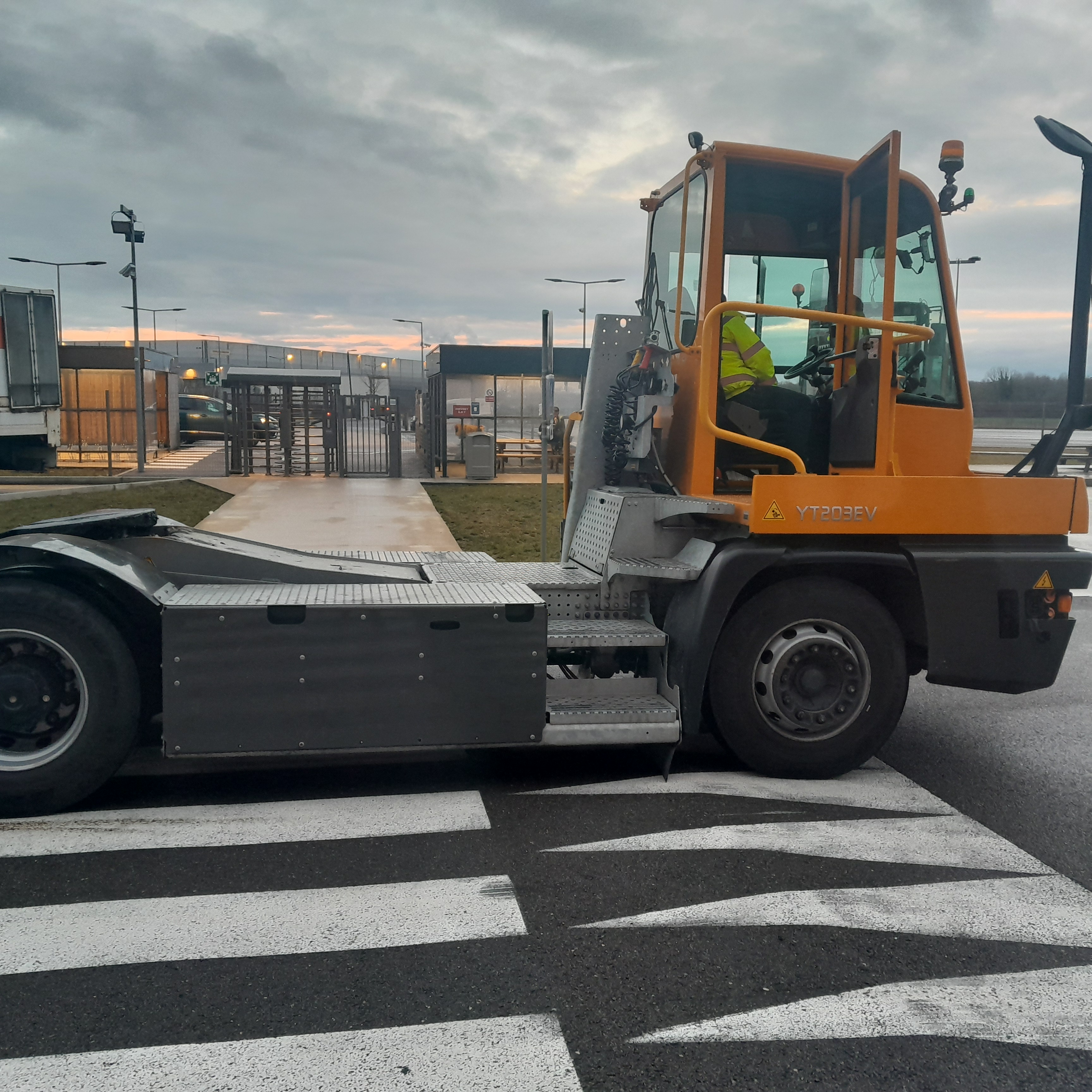 D'occasion 2022 Terberg  YT203EV 4X2