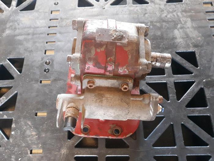 Used GOOD USED BEZARES 8 BOLT  PTO #R706-1738Z TOP GEAR #R705-1732Z BOTTOM GEAR