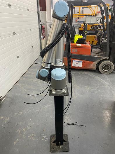 Used 2016 Universal Robots UR10 Cobot/Robot