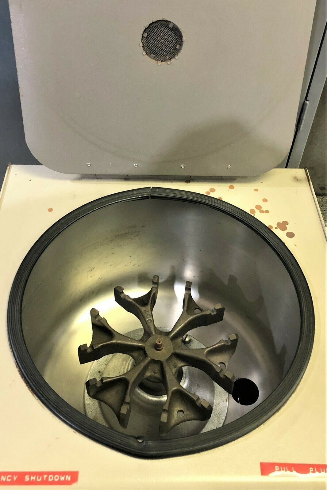 Used IEC CS Centrifuge with IEC 907 Swing-Out Rotor (6 x 100mL)