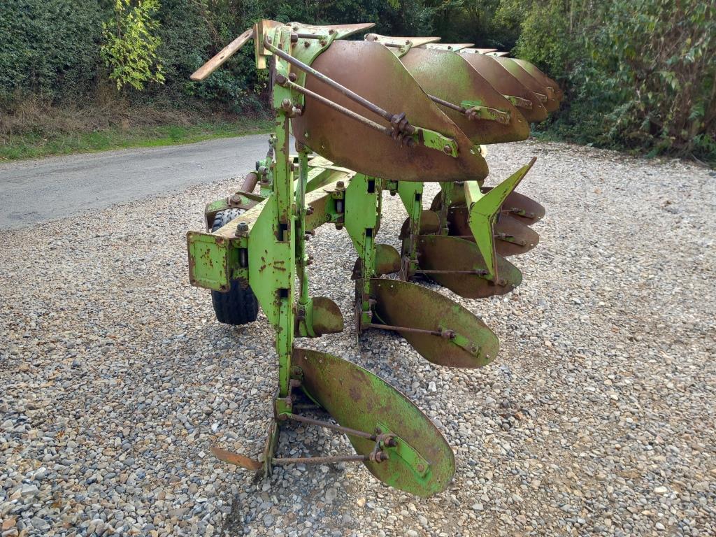 Used Dowdeswell DP120S Delta Furrow Reversible Plough