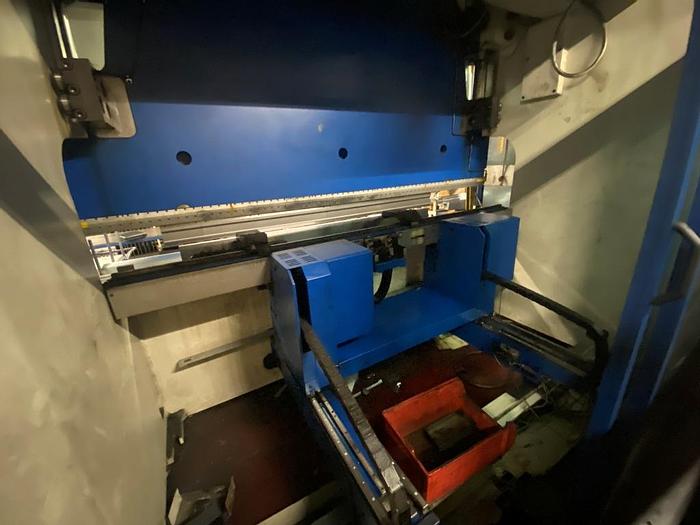 Used 2003 Trumpf TrumaBend V230 CNC Pressbrake