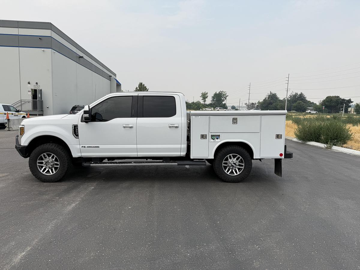 Used 2018 FORD F350 SUPER CREW CAB XLT SERVICE TRUCK