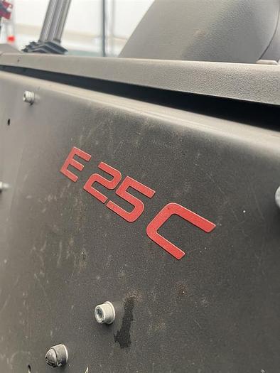 Used 2022  E25C