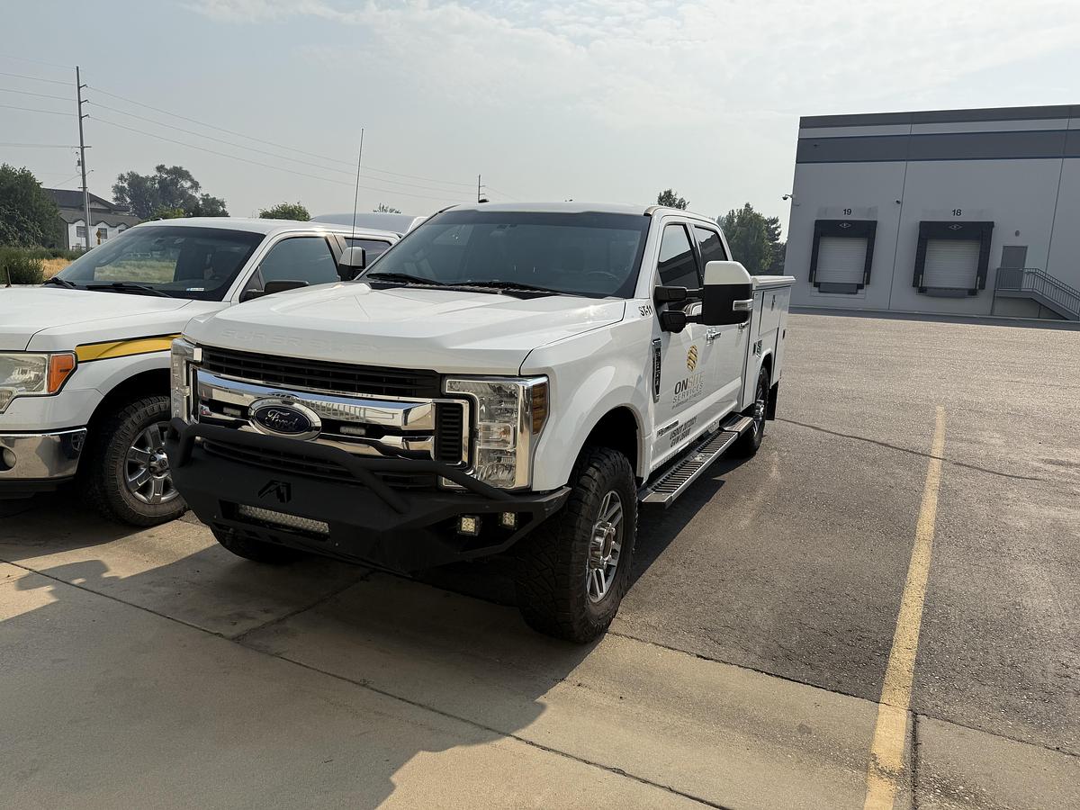 Used 2018 FORD F350 SUPER CREW CAB XLT SERVICE TRUCK