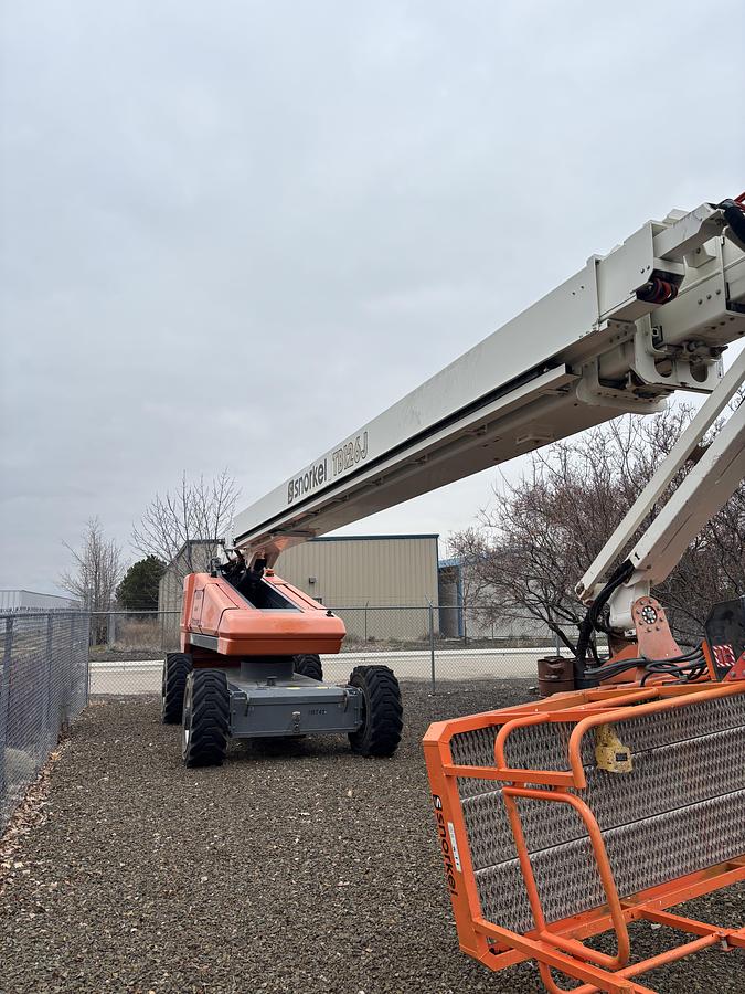 Used 2017 SNORKEL TB126J