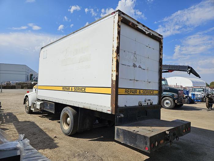 Used 2004 PETERBILT 330 18' BOX TRUCK