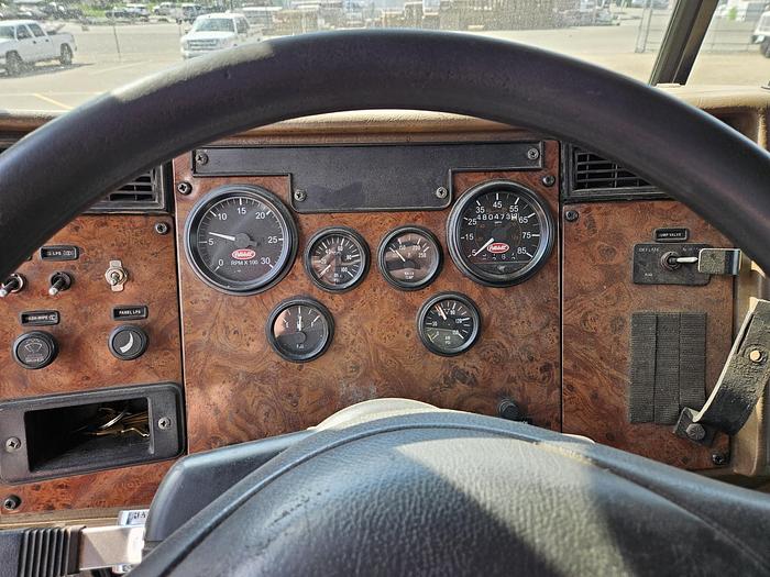 Used 2004 PETERBILT 330 18' BOX TRUCK