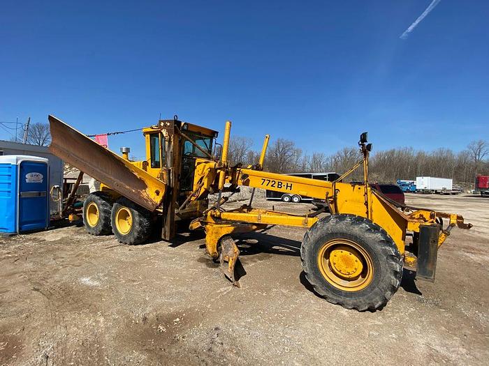 Used 1986 DEERE 772B-H