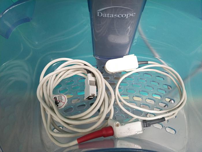 Gebraucht Datascope Trio Patientenmonitor auf Trolley mit Zubehör