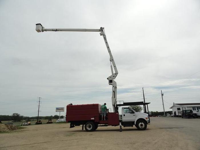 Used 2011 versalift V0270E
