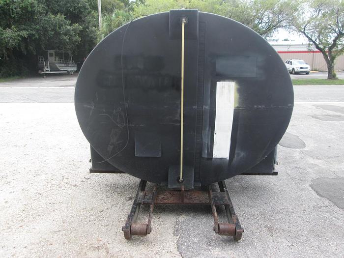 Used 3000 Gallon Poly Tank with Spray Rig