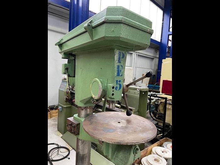 Utilisé Perceuse à colonne