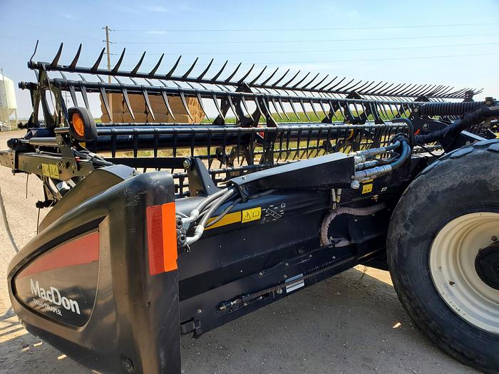 Used 2014 Macdon D65-D Draper Header ** Great for Beans **