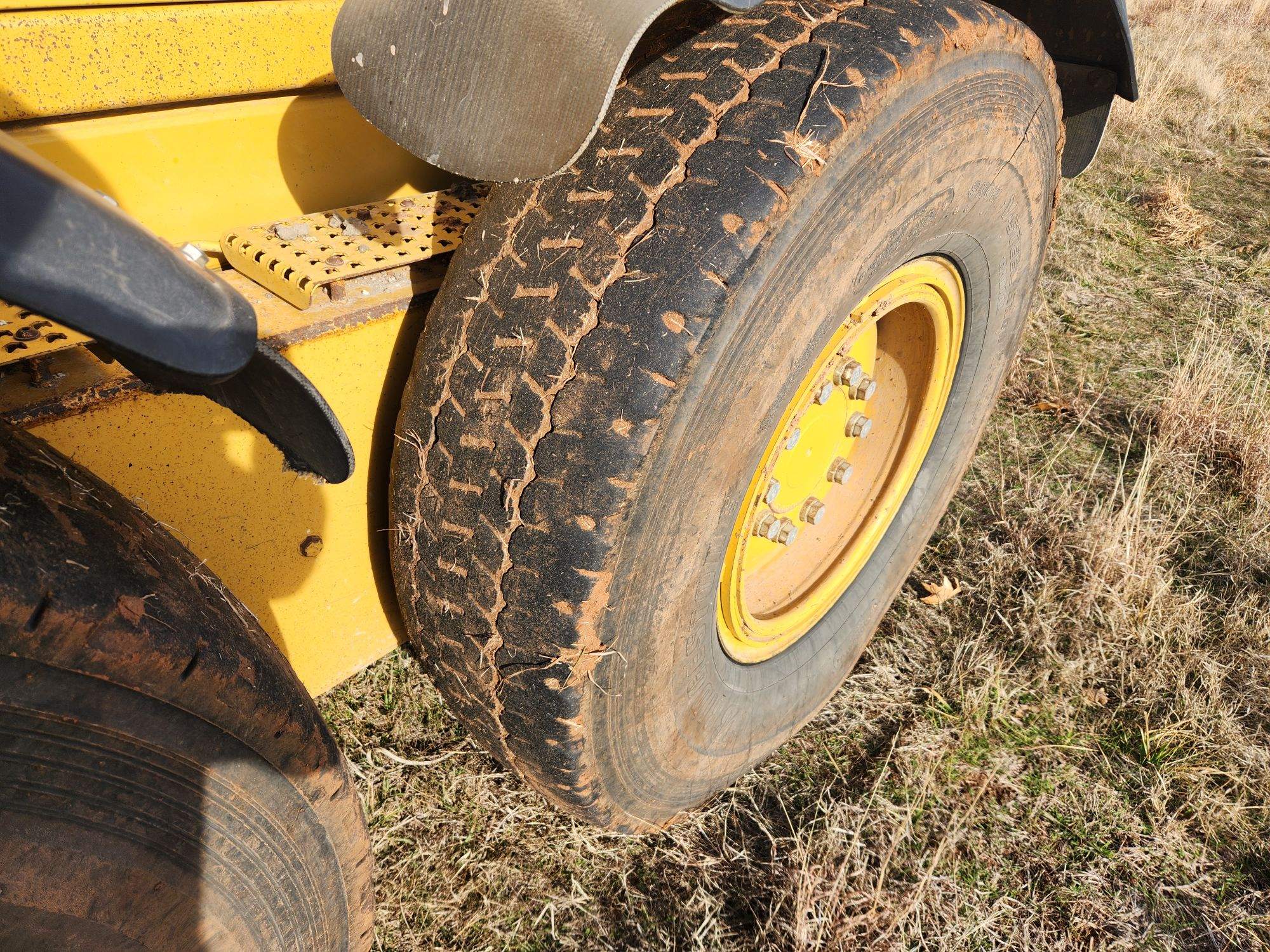 Used 2010 Caterpillar 160M with 14' board and removable snow wing