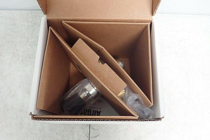 Used AIRGAS Shimadzu Regulator for GC (He, Ar, N2) 2-stg Reg 0-100 Psig 1/8” SS Comp