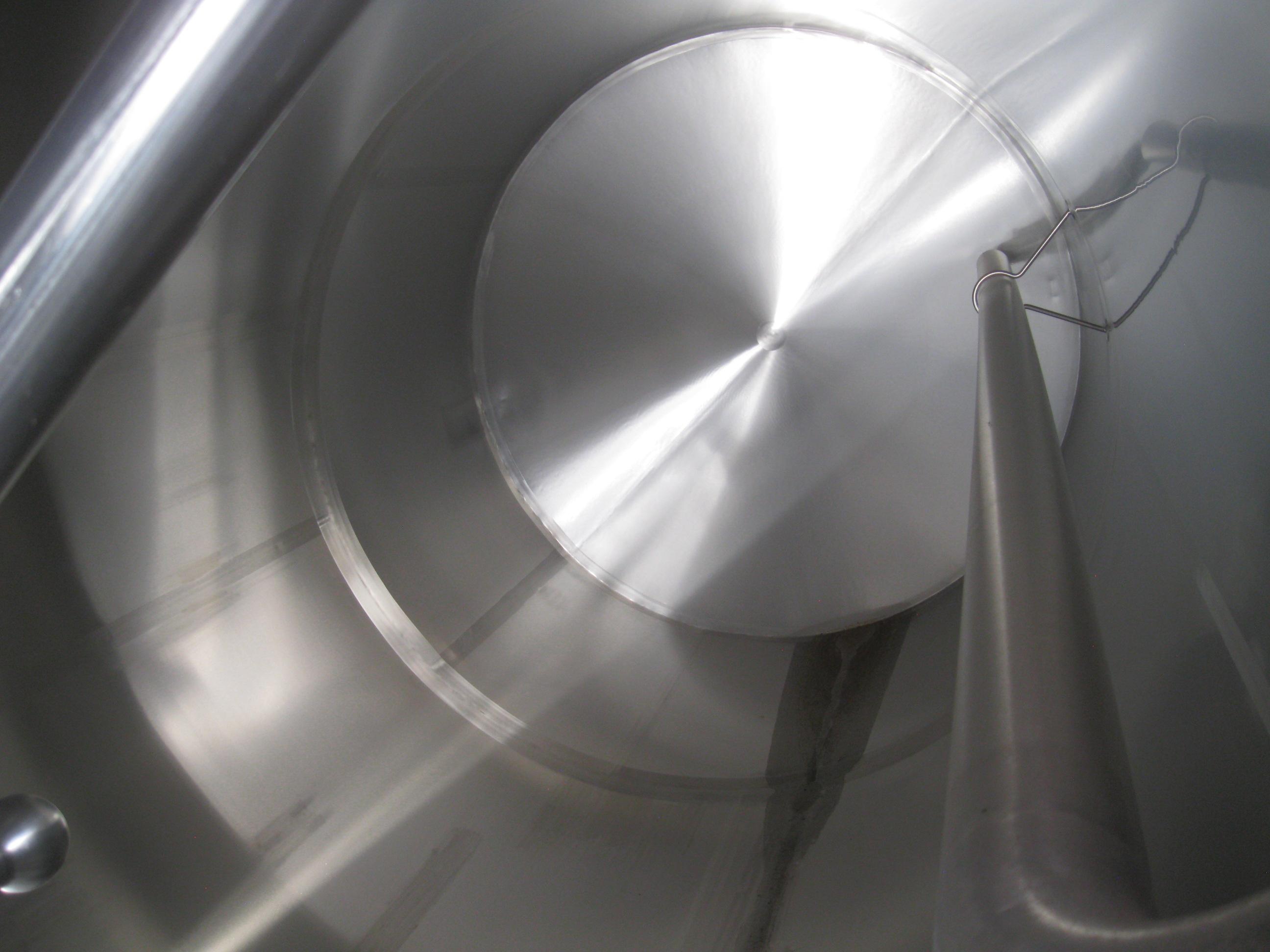 Usado 4500 GALLON VERTICAL JACKETED STORAGE TANK.