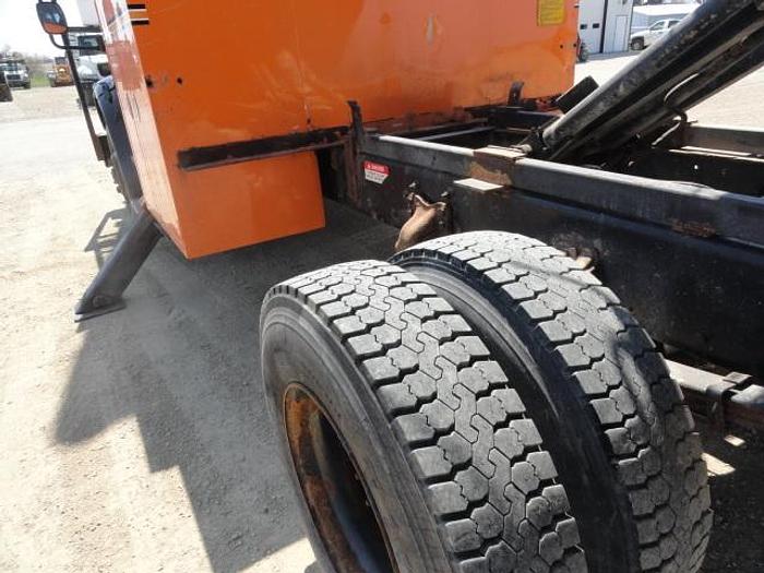 Used 2011 FREIGHTLINER BUSINESS CLASS M2 106