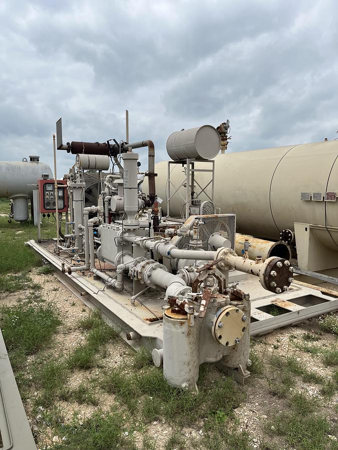 Used CAT ENGINE/TRIPLEX PUMP SKID