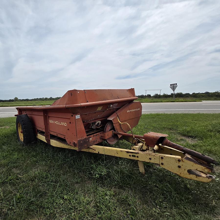 New Holland Manure Spreader 513- 1982