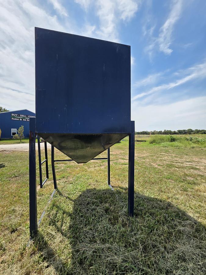 Used 2 Ton Stationary Feed Bin