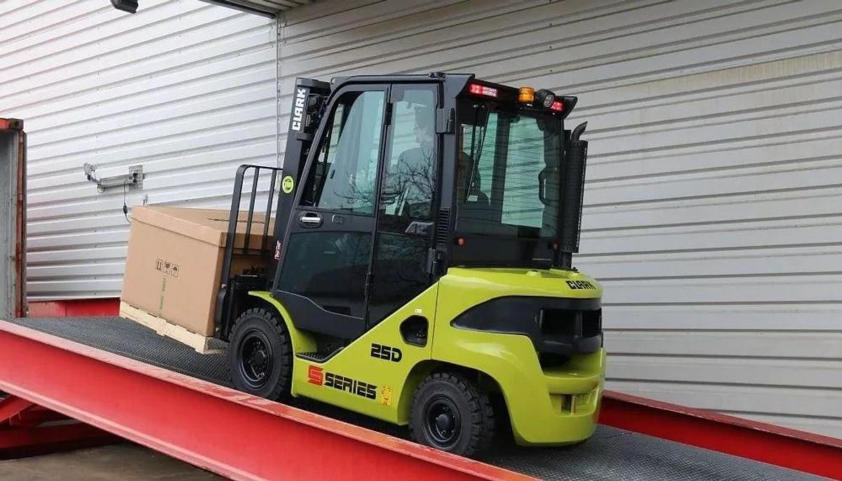 Used Industrial Forklift 5,000 lbs, Diesel