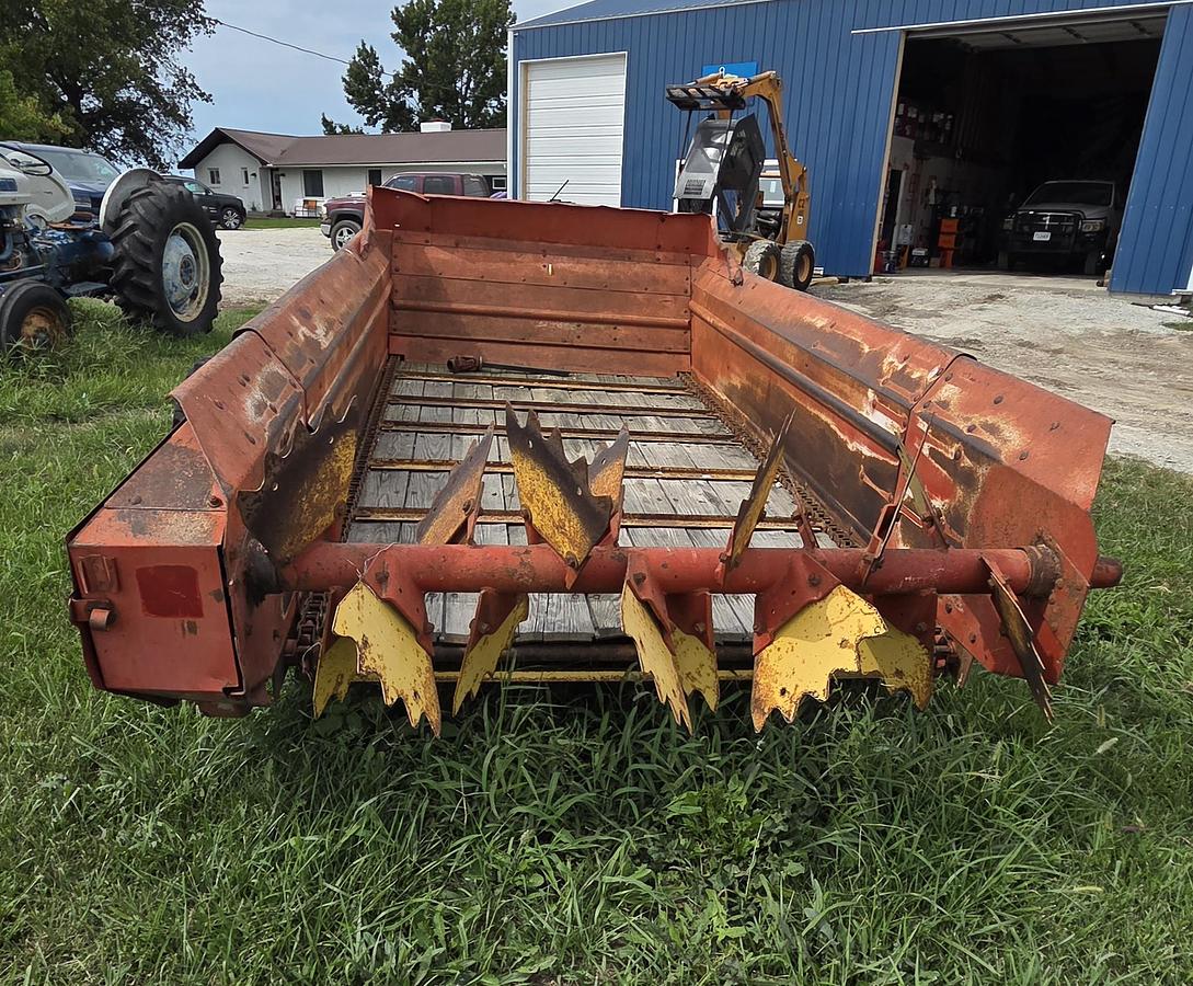 New Holland Manure Spreader 513- 1982