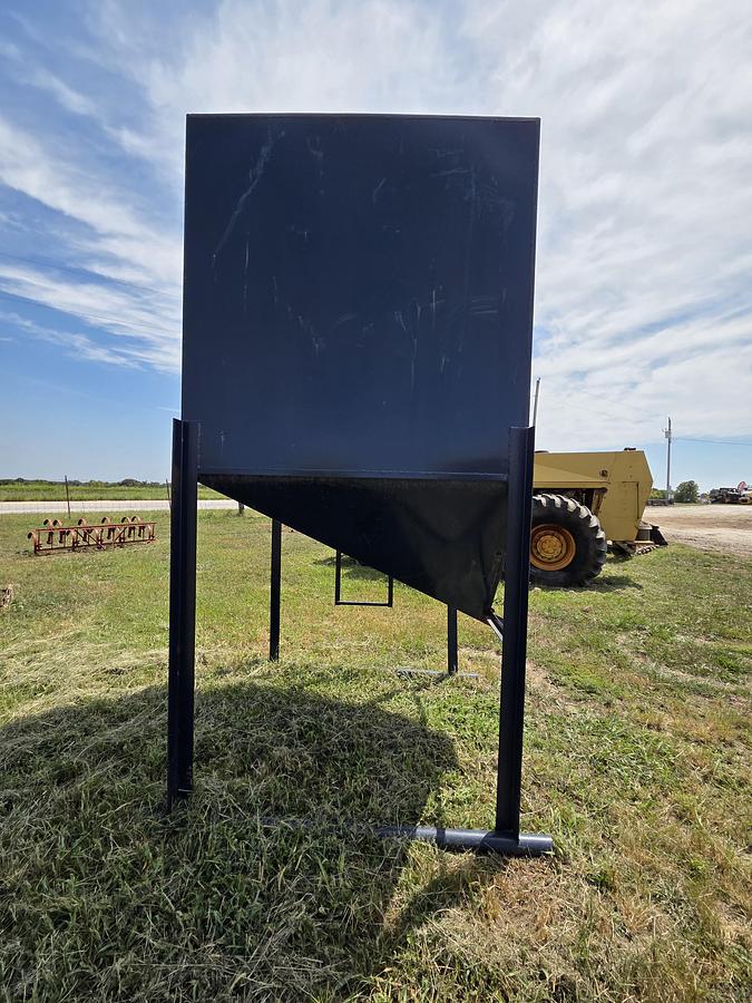 Used 2 Ton Stationary Feed Bin
