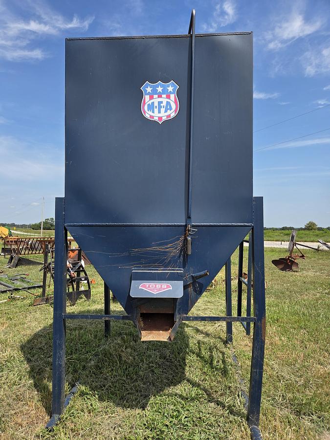 Used 2 Ton Stationary Feed Bin