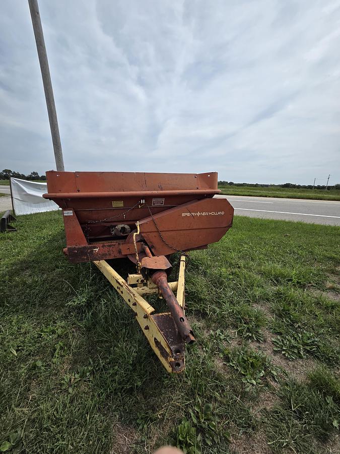 New Holland Manure Spreader 513- 1982