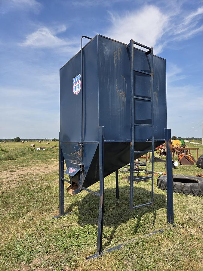 Used 2 Ton Stationary Feed Bin