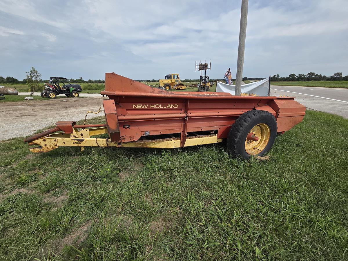 New Holland Manure Spreader 513- 1982