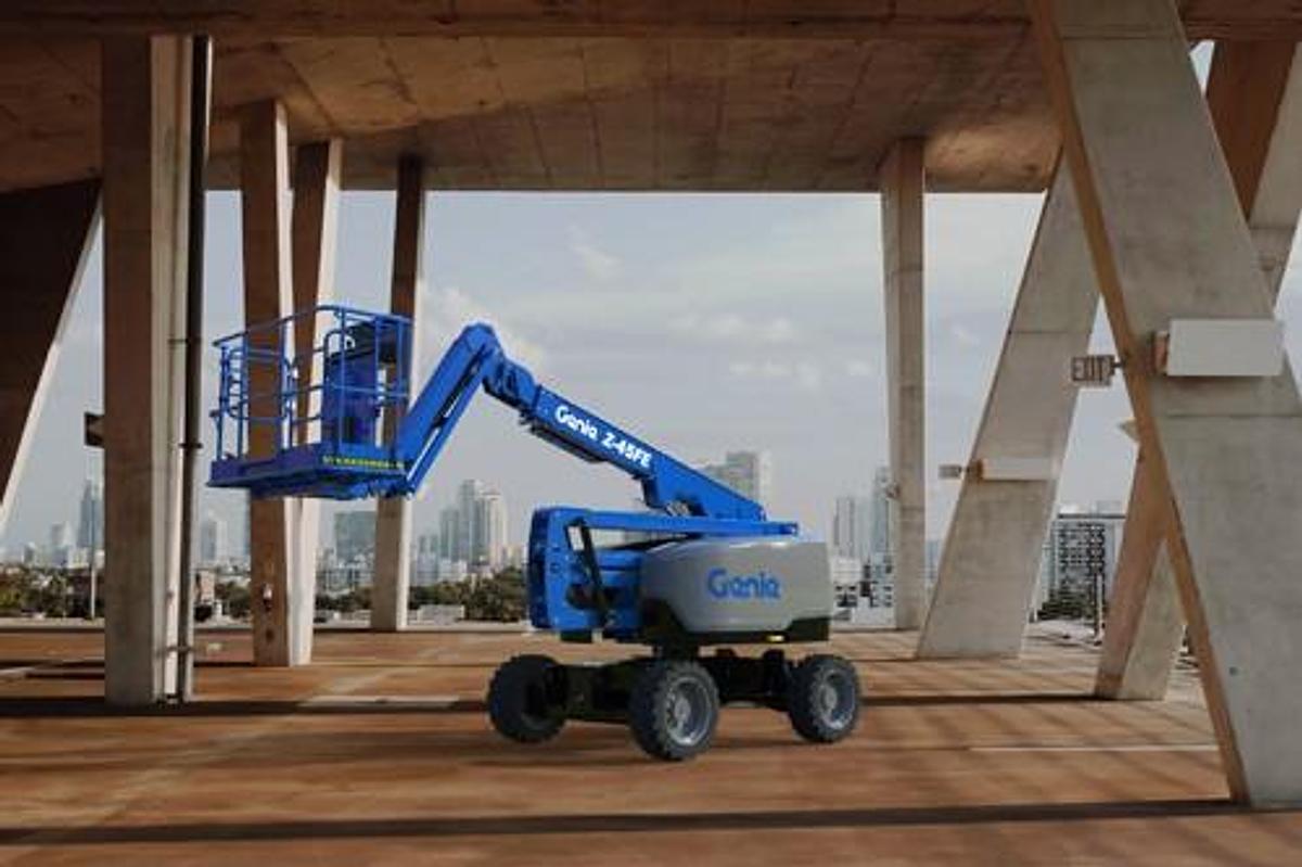 Used Hybrid Articulating Boom Lift, 40'–45'