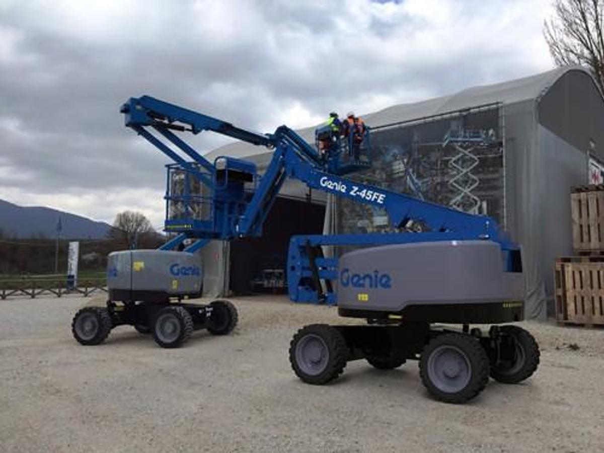 Used Hybrid Articulating Boom Lift, 40'–45'
