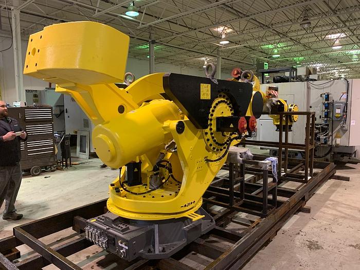 Used 2017 FANUC M2000iA/900L EQUIPPED FOR VISION WITH R30iB CONTROLLER LIKE NEW