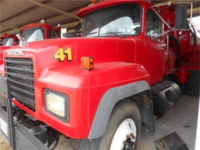 Used 1996 MACK RD690S