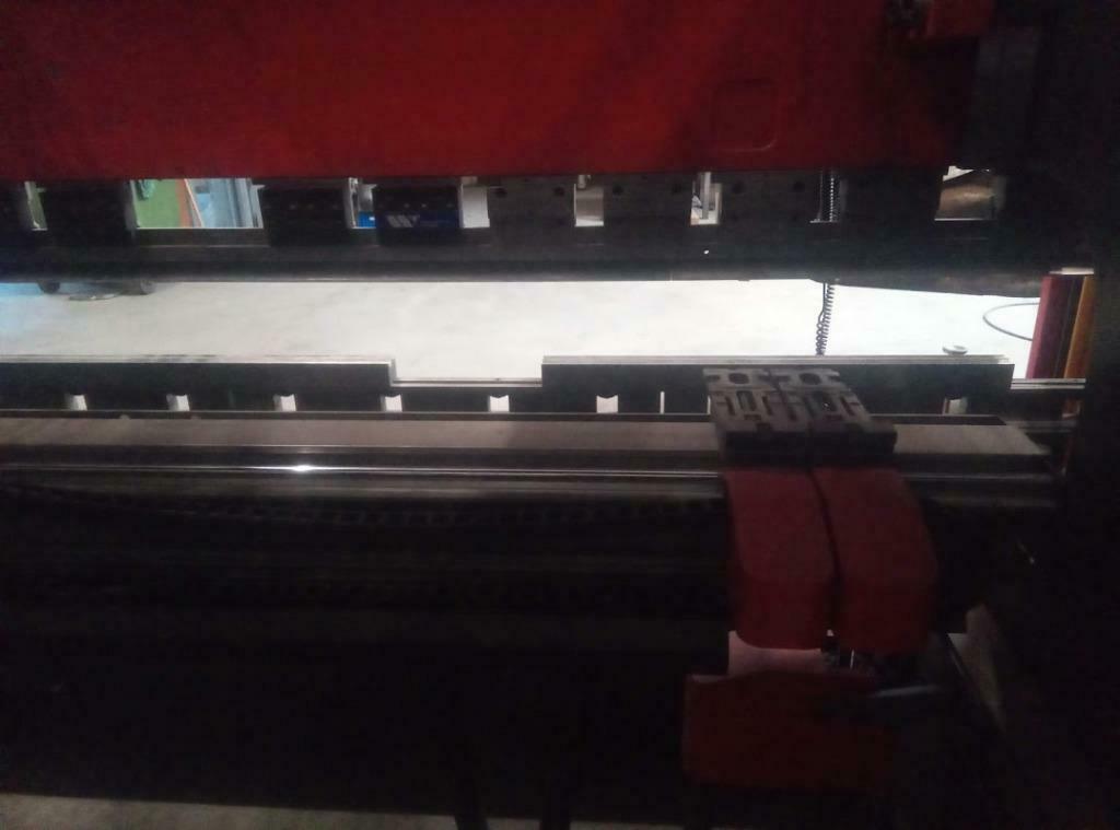Usado 2001 AMADA PROMECAM HFE 100-3