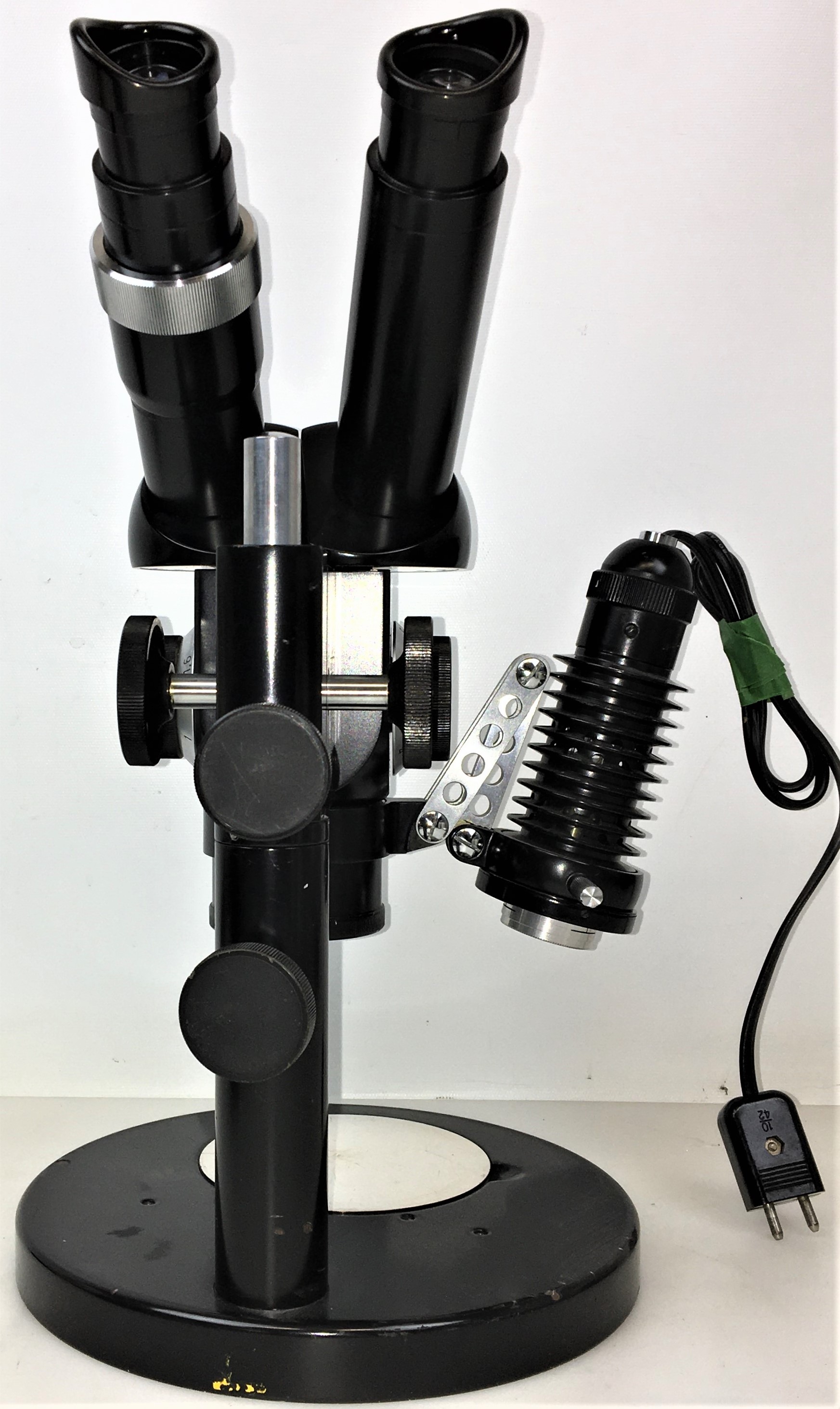 Used International Binocular Stereo Microscope with 20-D Transformer and Lamp -  4X to 25X
