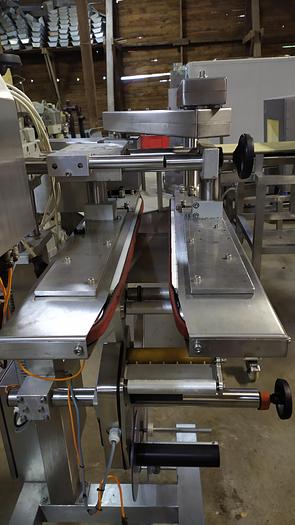 Used Etykieciarka na etykiety samoprzylepne z klejeniem etykiety na opakowaniu od spodu ,,UNILOGO"