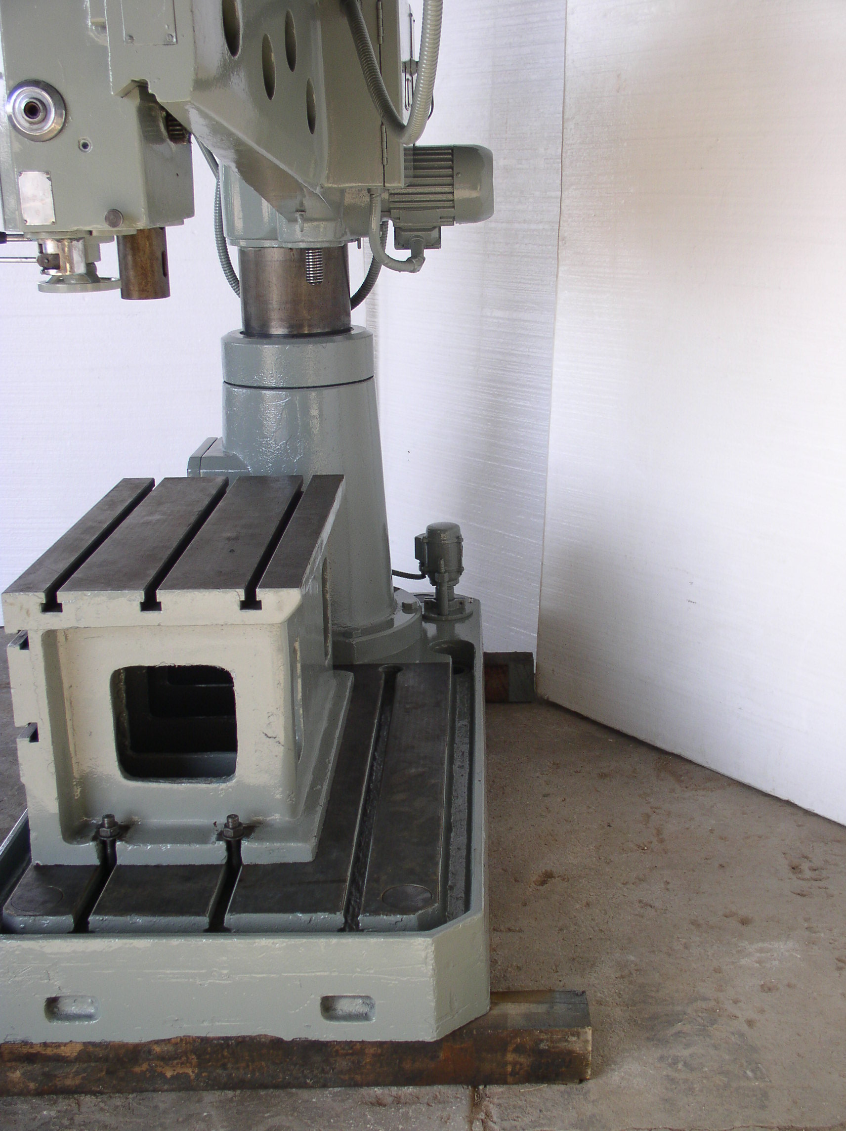 Used 3' x 9" JET Model JRD-939 Radial Arm Drill; T-Slotted Table; Mfg. 1985 - LIKE NEW