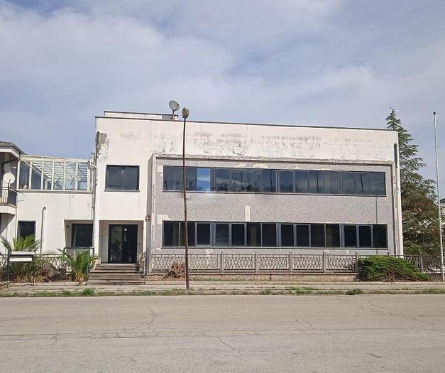 Usato 2000 Area e Capannoni in vendita a Lanciano in via Zona Industriale - Sheds Italy