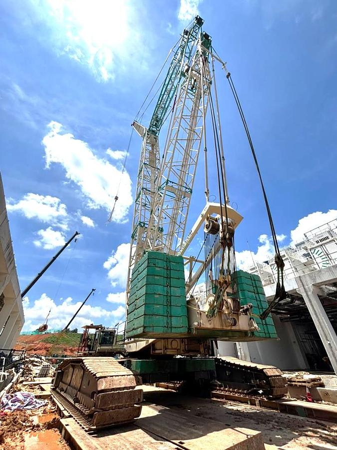 Used 600 Ton AS IS CONDITION CC2800 Crawler Crane