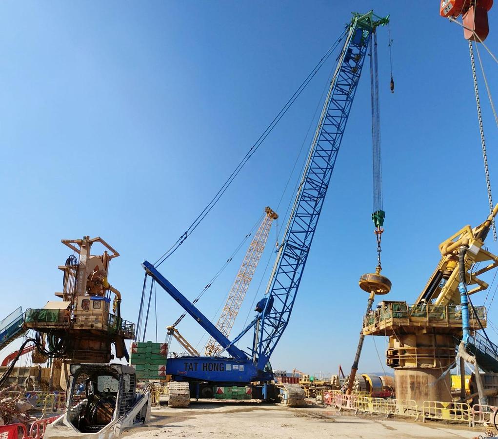 Used 350 Ton Used Condition DEMAG CC2000-1 Crawler Crane