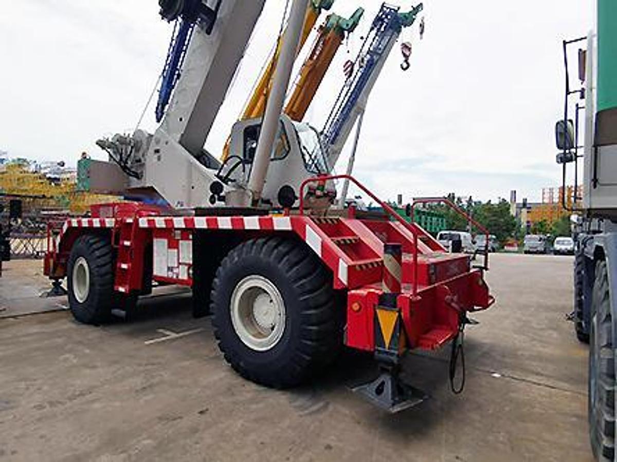 Rough Terrain Crane