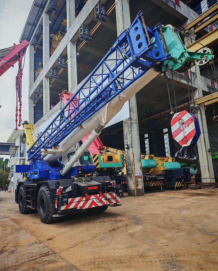 Used 60 Ton Used GR600EX Rough Terrain Crane